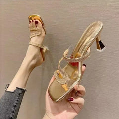 Zapatillas de diamantes de agua para mujer, novedad de verano 2024, sandalias de tacón fino a la moda, transparentes, cómodas, de tacón alto, tallas 35 a 42