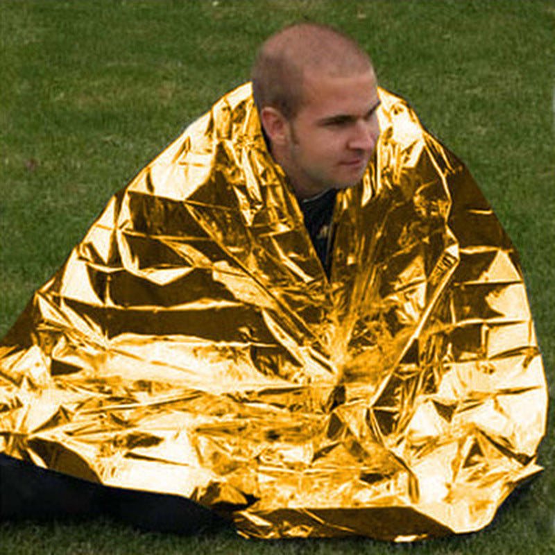 Menschlicher Körper Hypothermie Lebensrettende Notfalldecke im Outdoor-Bereich