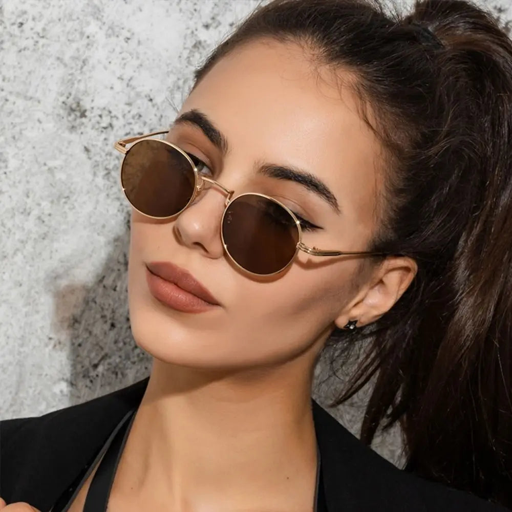 Gafas de sol redondas con protección UV400 para mujer, lentes de sol modernas y modernas, con marco de metal, para viajes y playa